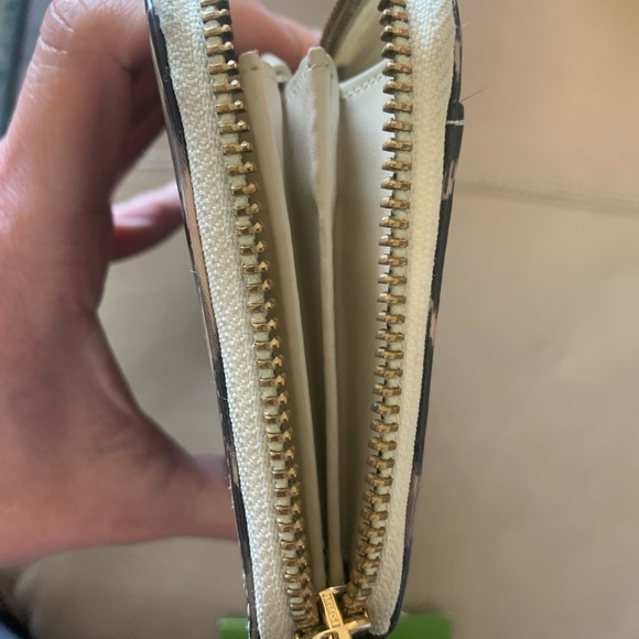 Kate Spade Wallet - Picture 3 of 9
